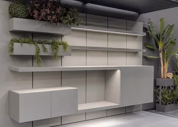 Anta in ambiente esterno con fioriere Modularte